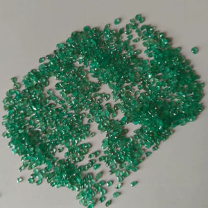 Esmeraldas Naturales de Montaña Roja, Gemas Hechas a Mano de Minas Brasileñas, Corte Ovalado y en Forma de Pera, Lote de 90 Quilates para Joyería - Product Image 1