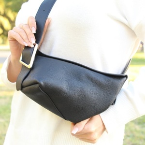 Sac bandoulière en cuir grainé avec sangle réglable et boucle argentée – Sac à main minimaliste pour le quotidien, élégant et léger, idéal pour les voyages - Product Image 5