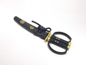 Ciseaux en papier inspirés de l'épée samouraï, modèle Oda Nobunaga P2, ultra-précision, noir et or, 18 cm, 70 g, manche en ABS, fabriqué au Japon - Product Image 4