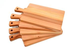 Tabla de cortar hecha a mano de madera maciza de mango, apta para lavavajillas y ecológica. - Product Image 5