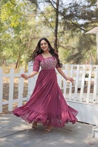 Vestido Anarkali de lujo con bordado de diseñador de Fatema Fashion, completamente cosido, para bodas y fiestas, incluyendo estilo indio/pakistaní. - Product Image 5