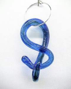 Collar con Colgante de Resina Teñida a Mano TCE, Joyería de Inspiración Natural, Regalo Minimalista de Moda para Mujer, Hecho por Artesanos - Product Image 4