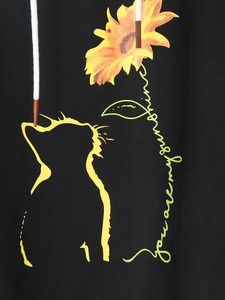 Sweat à capuche personnalisé pour femme avec imprimé graphique Chat Noir Tournesol 'You Are My Sunshine' en molleton à col bénitier - Product Image 4