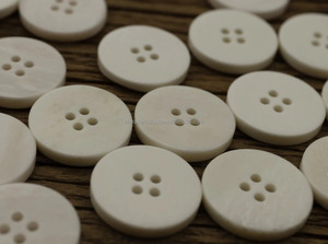 Botones de Cuerno Modernos Hechos a Mano de Calidad de Lujo y Ecológicos con 4 Agujeros para Prendas de Vestir, Alta Calidad de la India - Product Image 5