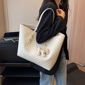 Sac fourre-tout en PU avec pendentif dessin animé simple, sac à bandoulière de luxe grande capacité pour femme, idéal pour les affaires - Product Image 6