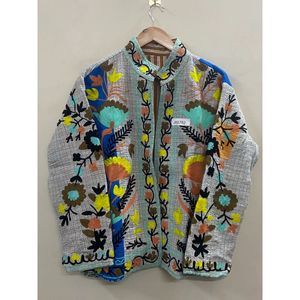 Veste brodée kantha 100% coton faite à la main pour femmes, modèle unique, manches longues, motif floral, style bohème printanier - Product Image 3