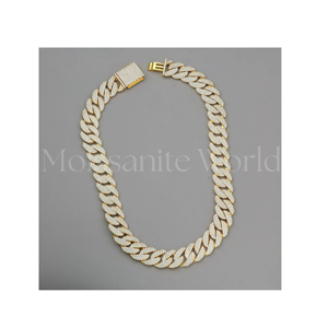 Chaîne cubaine en moissanite de qualité supérieure, collier serti de pierres pour homme, bijoux de luxe style rappeur, disponible à la vente - Product Image 1