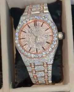 Montre entièrement sertie de pierres pour hommes, style hip-hop, deux tons, personnalisable - Product Image 2