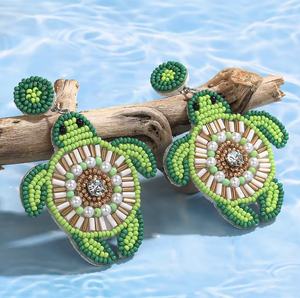 Pendientes de botón clásicos unisex con cuentas de cristal hechas a mano, color verde tortuga, con letras rosas, estilo para profesores, ideales para bodas. Novedad. - Product Image 1