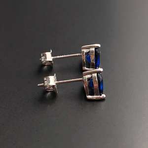 Boucles d'oreilles en forme de cœur en saphir, argent sterling, pierre de naissance de septembre, cadeau pour anniversaire, Noël, la Saint-Valentin - Product Image 2