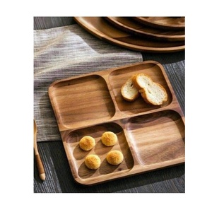 Plateau en bois de qualité supérieure, fabriqué en bois naturel, durable et élégant, idéal pour la salle à manger et la cuisine. - Product Image 3