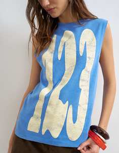 เสื้อยืดคอกลมแขนกุดทรงสปอร์ตผ้าโพลีเอสเตอร์/ใยไผ่แบบกำหนดเอง (OEM) เป็นมิตรกับสิ่งแวดล้อม สำหรับผู้หญิง สวมใส่สบายๆ ในฤดูร้อน - Product Image 4
