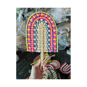 ผู้จัดจำหน่ายพัดฟางทำมือจากเวียดนาม คุณภาพพรีเมียม รับผลิตแบบ OEM ODM ขายส่งจำนวนมาก สำหรับผู้ค้าปลีกและผู้จัดจำหน่ายของขวัญ - Product Image 3