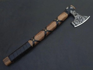 Hacha Vikinga Grabada |   Cuchilla de acero al carbono forjada a mano, mango de palisandro de 16 pulgadas y funda de cuero |   Camping, Aire Libre y Regalos - Product Image 1