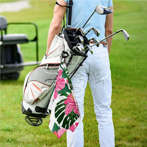 Toalla de golf tipo waffle de tela premium, suave al tacto y diseño duradero, para el mantenimiento y limpieza de equipo deportivo. - Product Image 5