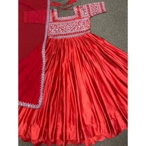 Vestidos de noche de diseñador Vestido de fiesta adornado con diamantes hechos a mano con Dupatta - Product Image 6