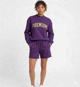 Ensemble élégant pour femme, col montant et short, en molleton doux et coton respirant, confortable, coupe décontractée, tenue moderne, fabrication sur mesure. - Product Image 1
