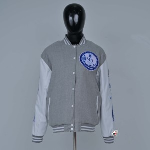 Chaqueta Universitaria Personalizada al por Mayor para Mujer, Gris, Cuerpo de Lana, Mangas de Cuero Blanco, Parches Bordados, Estilo Bomber - Product Image 1