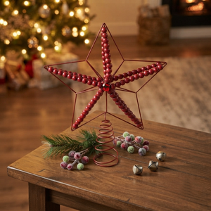 Décoration de sapin de Noël en forme d'étoile rouge en métal perlé, avec structure en fil métallique et base en spirale pour une décoration festive des fêtes - Product Image 4