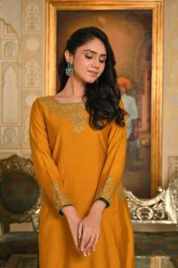 Ensemble Kurta pour femmes en soie brodée Dori Mustard Maharani pour les occasions spéciales, mariages, toutes saisons - Product Image 4