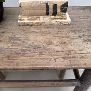 Mesa Consola Pequeña Negra Antigua, Rústica, de Madera Maciza, Estrecha, para Pasillo o Entrada, Estilo Wabi Sabi, Mueble Vintage para Sala de Estar - Product Image 4