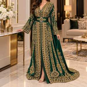 Robe Abaya vert émeraude pour femmes, broderie dorée lourde, robe longue élégante de créateur marocain, manches longues, robe maxi ornée de bijoux - Product Image 3