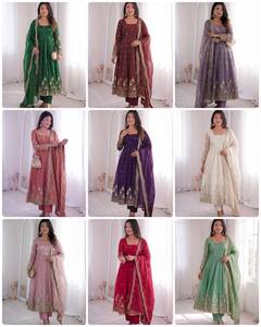 Ensemble Anarkali 3 pièces tendance de luxe, violet foncé bicolore, en soie Fandy, coupe ajustée, longueur ras du sol, style indien pakistanais, pour l'hiver - Product Image 1