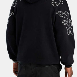 Sudadera con capucha elegante con pedrería brillante, material transpirable, corte moderno, perfecta para la comodidad diaria y la moda urbana. - Product Image 3