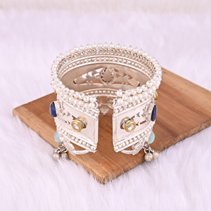 Bracelet ethnique en pierres précieuses bleues, œil-de-chat bleu, Kundan, perle, pierre hydro-gemme bleue |   Bijoux en argent allemand - Product Image 6