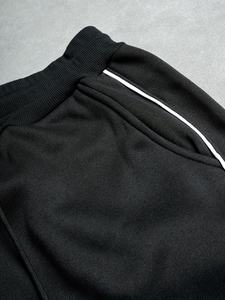 Conjunto Deportivo para Hombre, Sudadera Negra con Ribete en Contraste y Pantalones Anchos, Ropa Casual Premium de Dos Piezas - Product Image 4