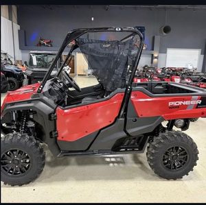 รถอเนกประสงค์ Red Black 1000 Deluxe UTV 4 จังหวะ ระบบขับเคลื่อน 2 ล้อ และ 4 ล้อ แบบสลับได้ สำหรับขับขี่ออฟโรด - Product Image 1