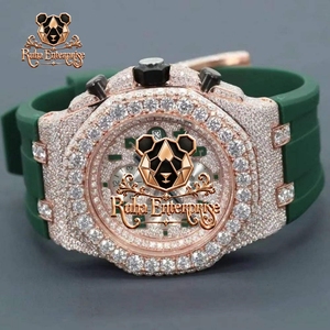 Montre de luxe pour homme avec cadran en cristal or rose, bracelet en caoutchouc vert émeraude, boîtier rond ornemental et finition de designer haut de gamme - Product Image 4