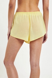 กางเกงขาสั้นออกกำลังกายผู้หญิงดีไซน์ใหม่ เอวสูง ยกกระชับสะโพก ระบายอากาศ แห้งเร็ว เหมาะสำหรับเล่นโยคะและออกกำลังกาย - Product Image 2