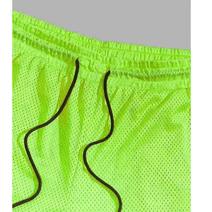 Shorts décontractés pour hommes, confortables, à motif uni, avec logo personnalisé, design personnalisable, fabriqués en satin, respectueux de l'environnement - Product Image 3