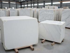 Blocs de marbre blanc pur de qualité supérieure pour la production de dalles grand format et la construction résidentielle et commerciale - Product Image 2