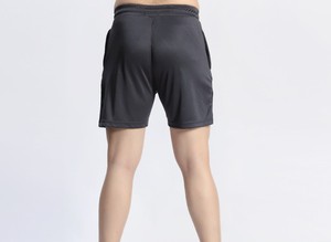 Shorts décontractés pour hommes en polyester gris uni avec cordon de serrage, taille mi-haute, séchage rapide, avec poches, en tissu tricoté - Product Image 4