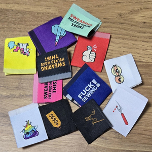 Etiquetas personalizadas tejidas para prendas, etiquetas rectangulares de tela con serigrafía, borde cortado con calor, lavables, para ropa, bolsos y zapatos. - Product Image 6