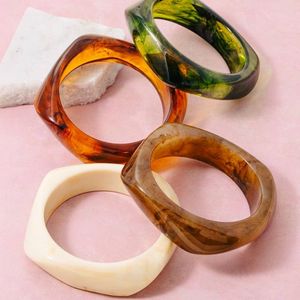 กำไลเรซิ่นทำมือสำหรับผู้หญิง |   กำไลข้อมือแฟชั่น |   กำไลข้อมือดีไซน์เนอร์น้ำหนักเบาสำหรับใส่ทุกวัน งานปาร์ตี้ และเป็นของขวัญ - Product Image 3
