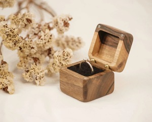 Boîte en bois rectangulaire écologique pour le rangement de bijoux et cadeaux - Intérieur doux pour articles délicats - Noël, Nouvel An chinois, décoration de table - Product Image 6