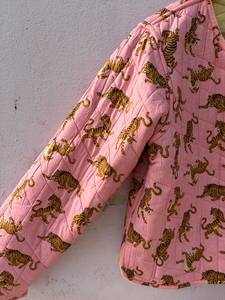 เสื้อแจ็คเก็ตผู้หญิงแบบมีฮู้ด ผ้ากำมะหยี่เย็บมือ ลายสัตว์ พิมพ์ลายโบโฮ วินเทจ บุผ้าฝ้าย ใส่ได้สองด้าน สไตล์ลำลอง สำหรับฤดูหนาว - Product Image 2