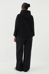 Pantalon de jogging premium noir pour femme, taille haute, coupe ample et décontractée, jambe large et droite, style athlétique, vente en gros - Product Image 6