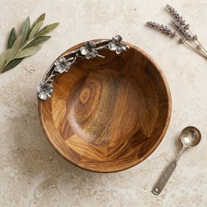 Tazón para Ensalada de Madera de Mango Ecológico Hecho a Mano con Detalles Florales de Orquídea Blanca en Metal de Lujo, Tazón Decorativo Premium para Servir - Product Image 4