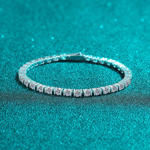 Pulsera de tenis de moissanita plateada con engaste de 4 puntas, corte redondo brillante, con certificado GRA, moderna, unisex, regalo - Product Image 1