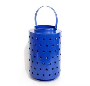 โคมไฟโลหะทาสีแดงพร้อมที่ใส่เทียนรูปดาวสำหรับตกแต่งบ้าน - Product Image 2