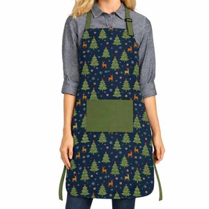 Delantal de cocina con diseño navideño estampado con patrón de árboles, 100% OEM, delantal de cocina con peto para Navidad a precio asequible. - Product Image 1