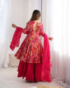 Conjunto de diseñador de tela Chanderi de seda romana con estampado por descarga, top estilo Kediya con vuelo completo, pantalón Plazzo y Dupatta, listo para usar. - Product Image 6