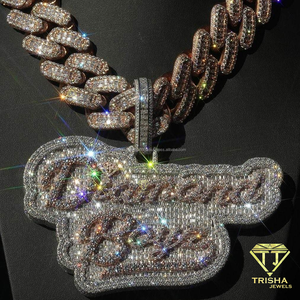 Colgante de Moissanita en Tono Dorado con Número 5 y Engaste de Piedras Brillantes, Diseño Geométrico Audaz y Joyería Hip Hop al por Mayor - Product Image 5