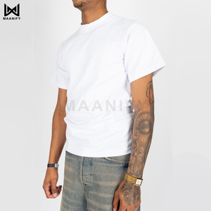 เสื้อยืดคอตตอนหนานุ่มสีขาวสุดหรูสำหรับผู้ชาย ทรงหลวมไหล่ตก แบบเรียบๆ ไม่มีลาย สกรีนโลโก้ได้ ผลิตเสื้อผ้าสตรีทแวร์โดย MAANIFY - Product Image 1