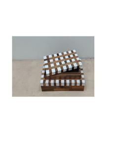 Boîtes à bijoux personnalisées en résine et bois MDF avec gravure de nom sur mesure et plusieurs compartiments de rangement pour un usage cadeau - Product Image 3