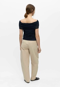 Haut court femme grande taille à épaules dénudées, manches chauve-souris, épaules tombantes, couleur unie, style streetwear d'été, personnalisable avec votre logo, forte demande, impact élevé - Product Image 2